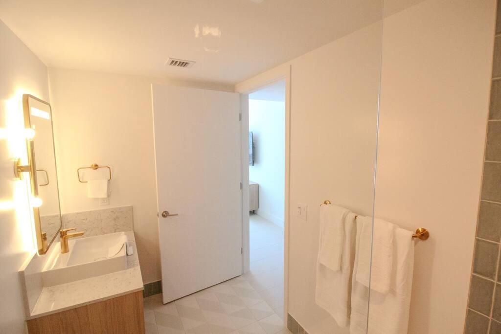 Apartment Stylish Oasis In Downtown