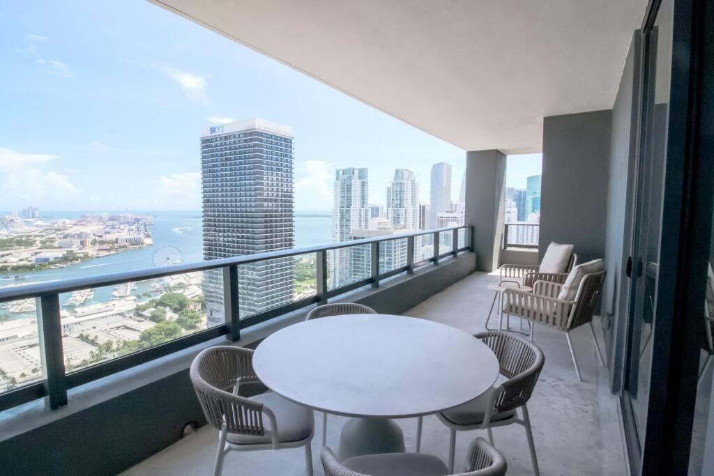 Apartment Stylish Oasis In Downtown